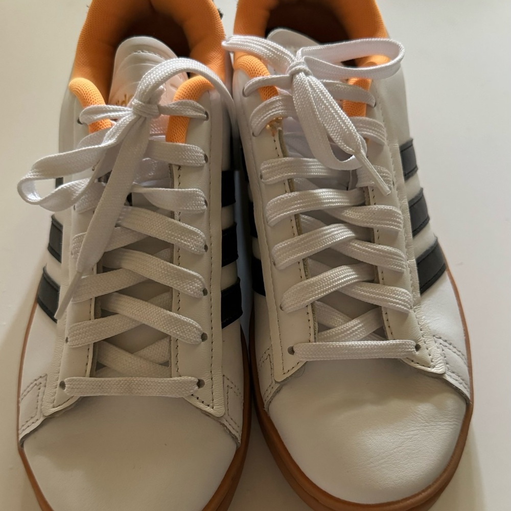Woman’s size 7 1/2 Adidas Cloud White/Core Black/Flash Orange tennis shoe 👟 💥 - Picture 5 of 10